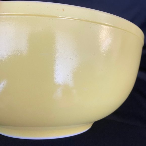 Pyrex 404 4 quart yellow mixing bowl, "primary colors" 1950s-60s - Picture 3 of 4